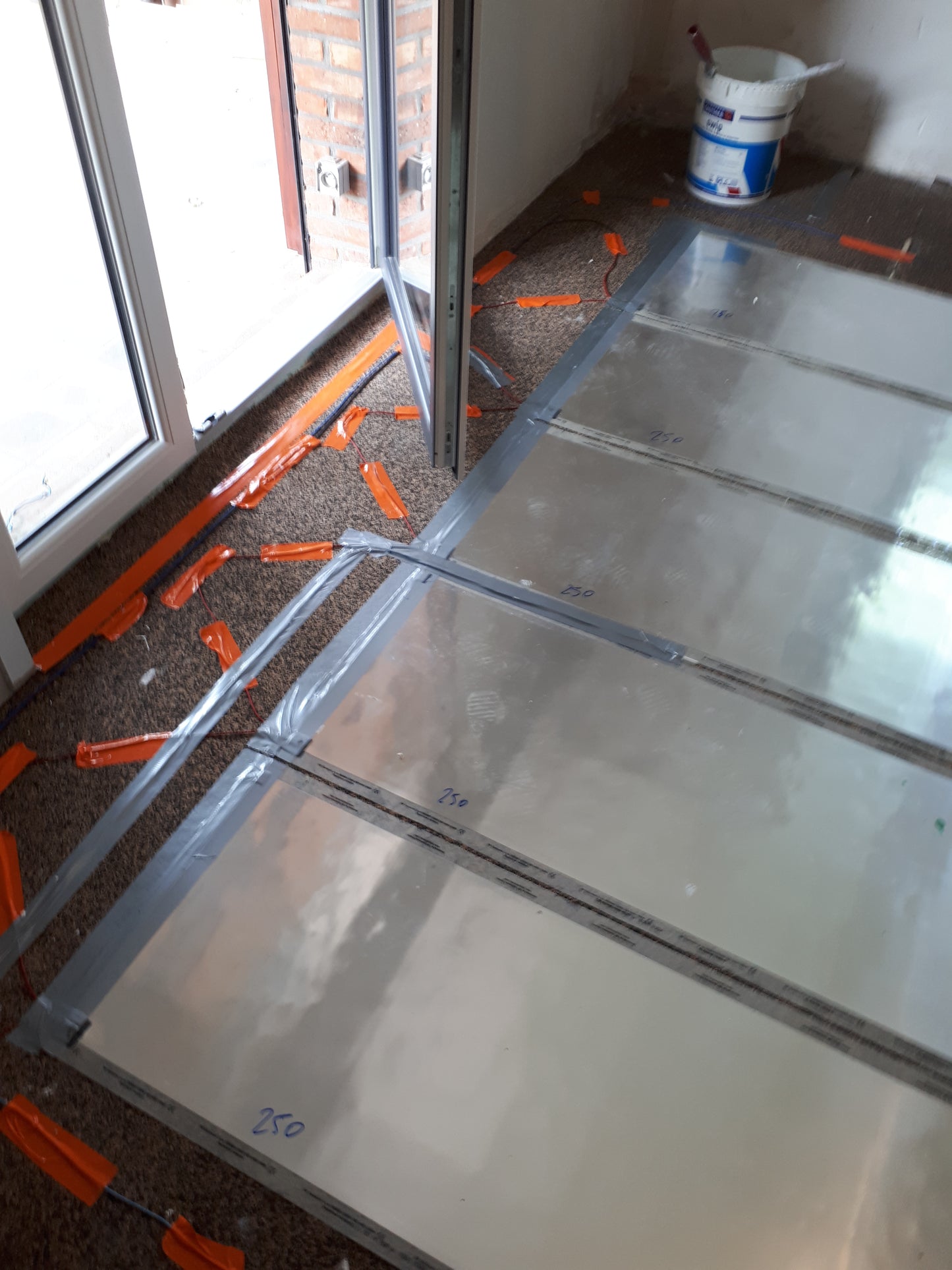 Membrane carbone 50cm de large et 80W/m2 installation au sol sous revêtements flottants.